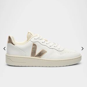 Veja Women's V-10
